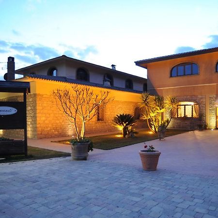 Agriturismo Il Drago Mirabella Imbaccari Bagian luar foto