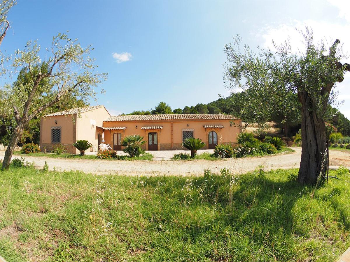 Agriturismo Il Drago Mirabella Imbaccari Bagian luar foto