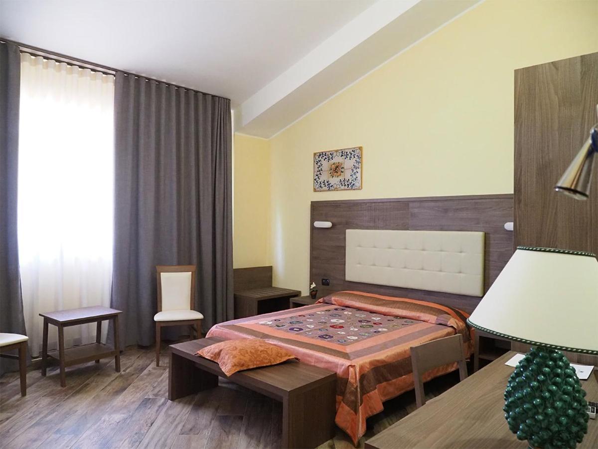 Agriturismo Il Drago Mirabella Imbaccari Bagian luar foto
