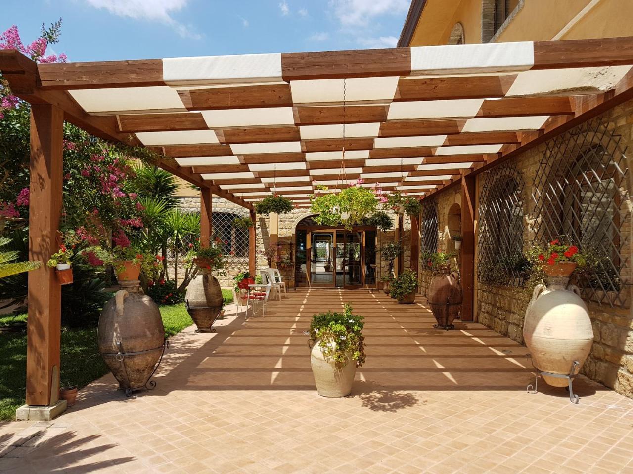 Agriturismo Il Drago Mirabella Imbaccari Bagian luar foto