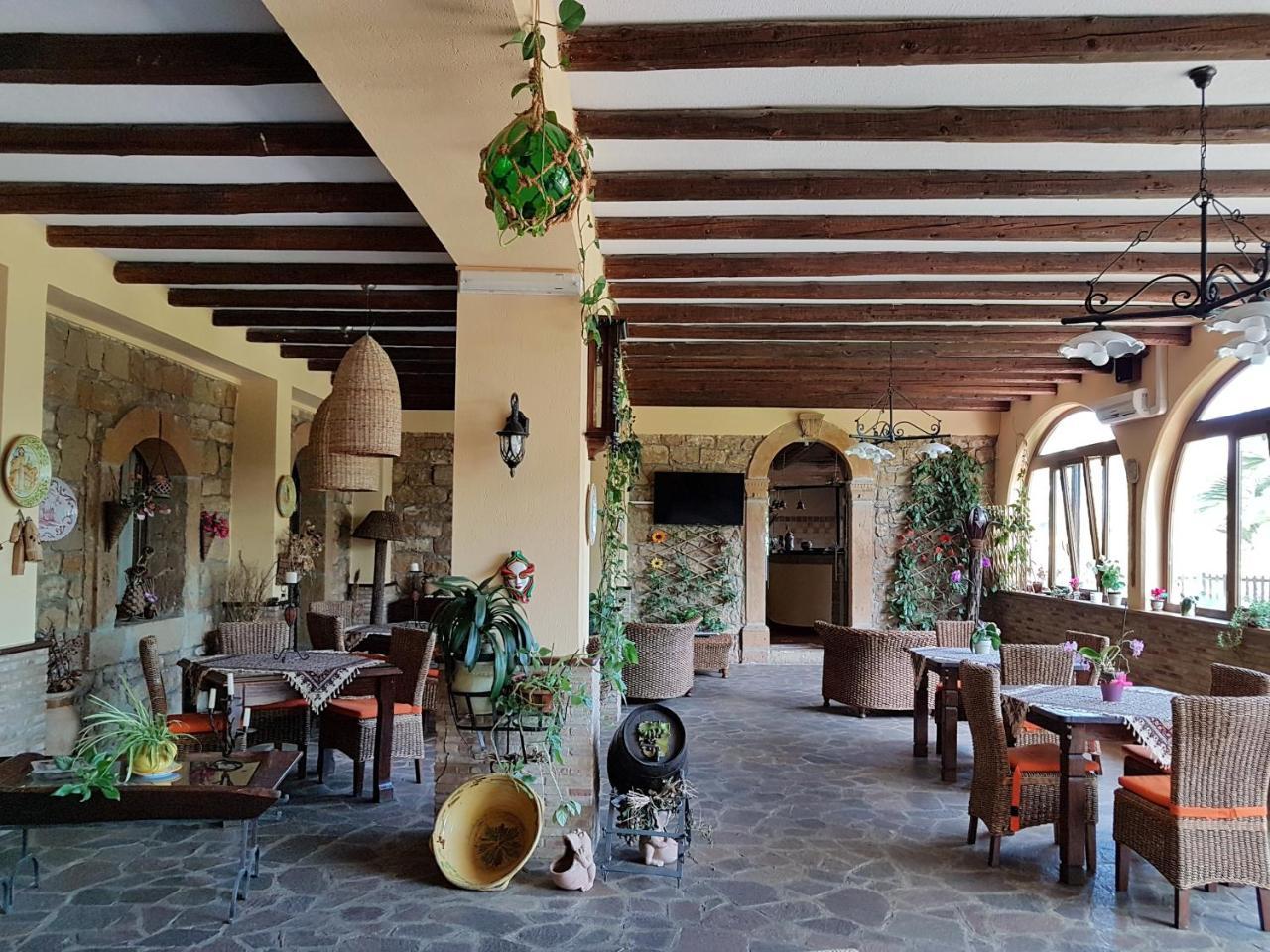 Agriturismo Il Drago Mirabella Imbaccari Bagian luar foto