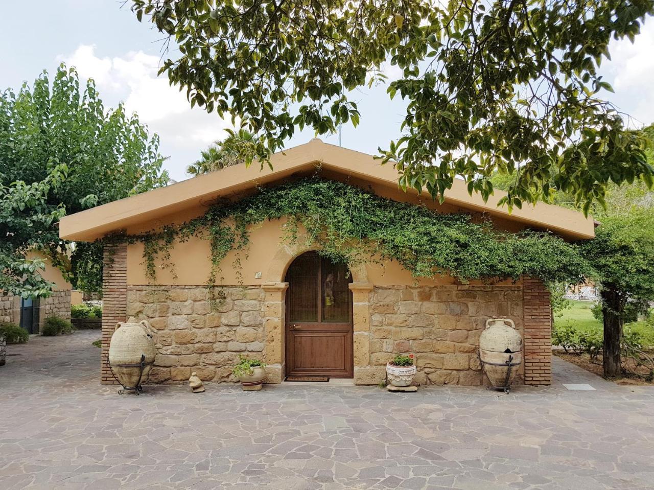 Agriturismo Il Drago Mirabella Imbaccari Bagian luar foto