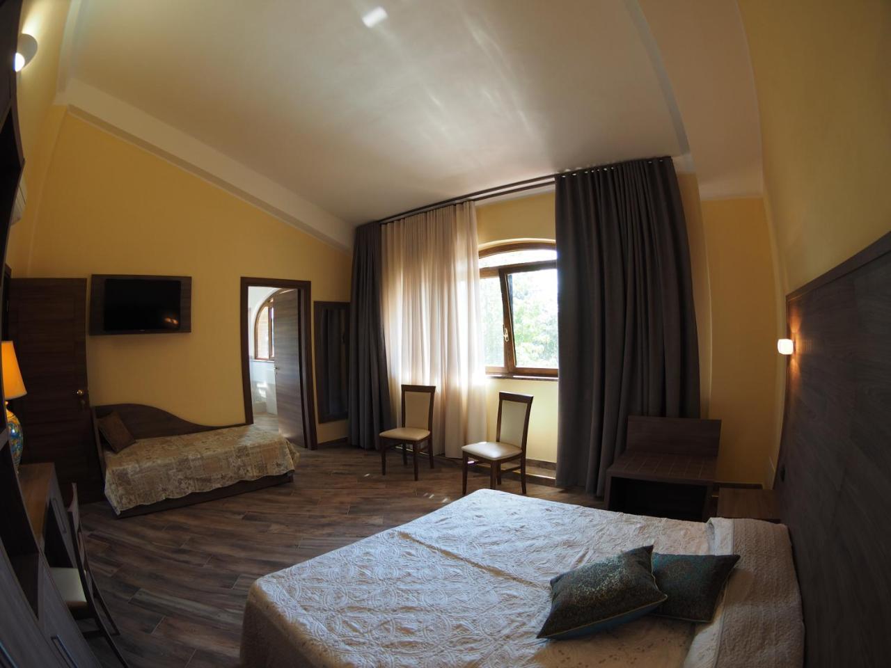 Agriturismo Il Drago Mirabella Imbaccari Bagian luar foto