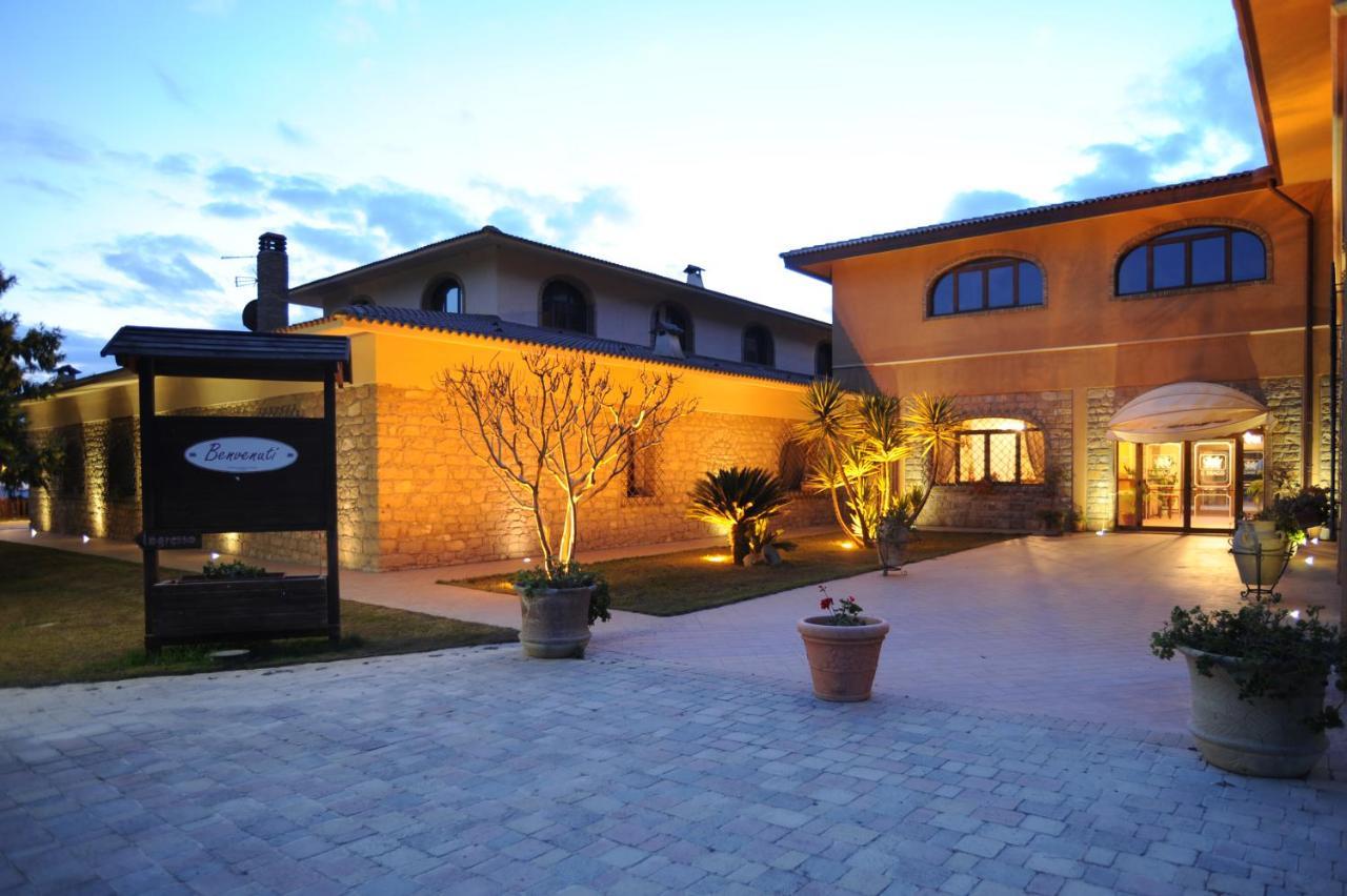 Agriturismo Il Drago Mirabella Imbaccari Bagian luar foto