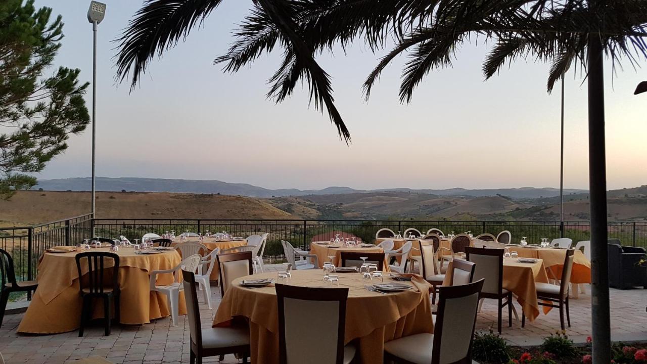 Agriturismo Il Drago Mirabella Imbaccari Bagian luar foto